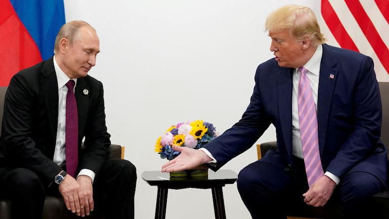 Donald Trump lanzó distintos gestos de distensión para Vladimir Putin, aunque un encuentro bilateral todavía parece lejano (Foto archivo: Reuters)