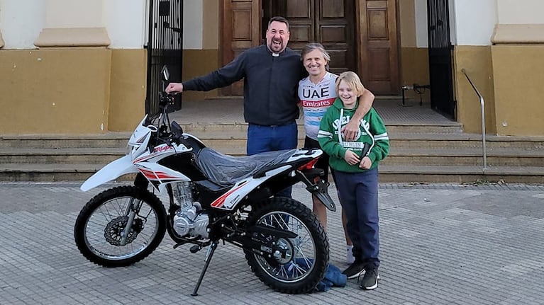 El exautomovilista sorprendió a su amigo con un regalo inesperado. (Foto: TN)