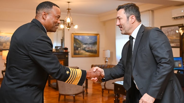 El jefe del Comando Sur de Estados Unidos, Alvin Holsey, se reunió con el ministro de Defensa argentino, Luis Petri. (Foto: Min. de Defensa)