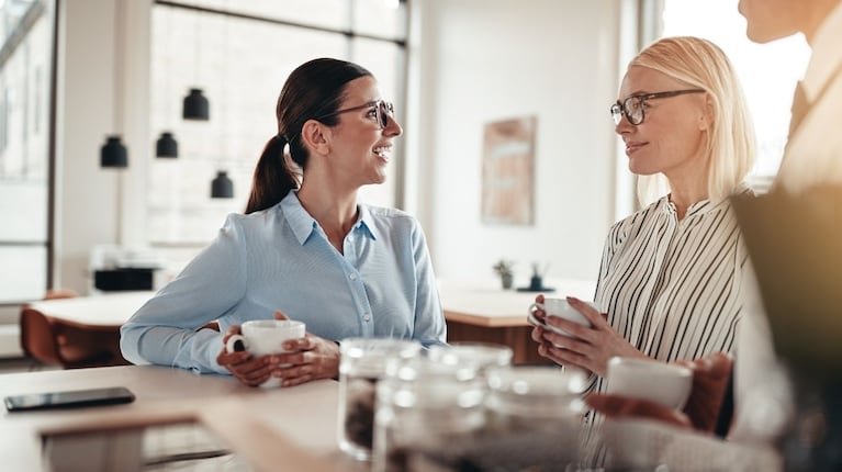 El momento del café se puede compartir. (Foto: Adobe Stock)