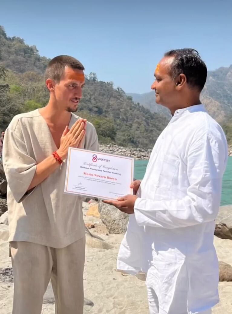 Este año, Mario viajó a la India para continuar formándose en el yoga (Foto: Instagram @marionovarohueyo).