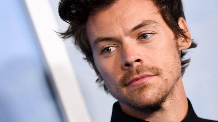 Harry Styles debutó como diseñador con la primera colección a todo color