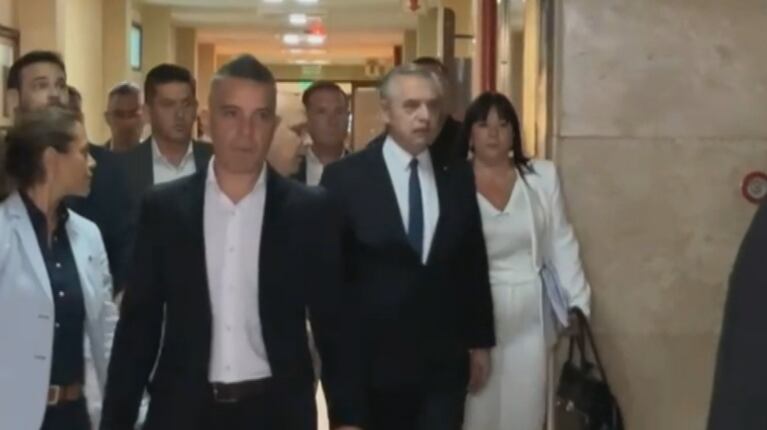 Con una fuerte custodia policial y sin militantes: así llegó Alberto Fernández a Comodoro Py