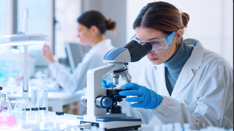 La genética ha cambiado radicalmente nuestra comprensión del cáncer, desde sus causas hasta su tratamiento. (Foto: Adobe Stock)
