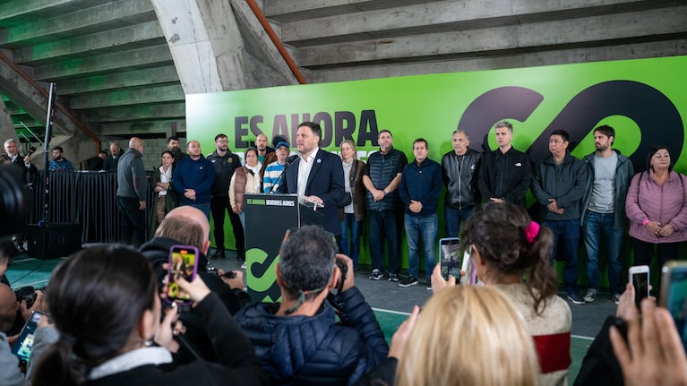 Leandro Santoro, legislador electo por la lista peronista Es Ahora Buenos Aires, habló este domingo tras haber sido derrotado por Manuel Adorni. (Foto: Agustina Ribó - TN)