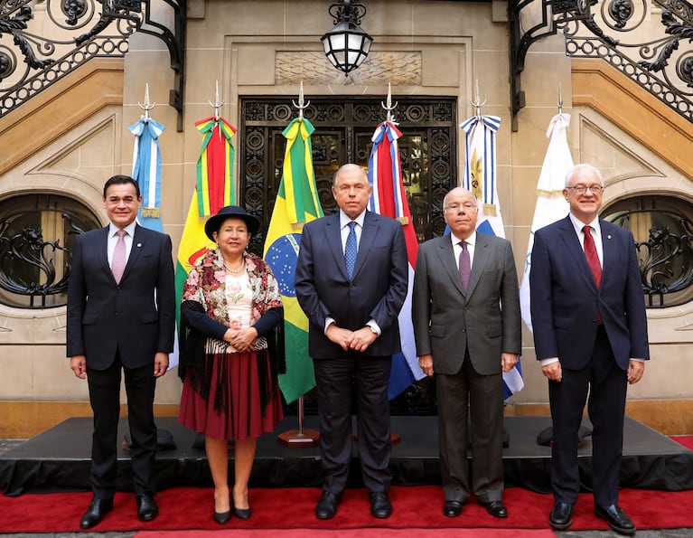 Los cancilleres del Mercosur están en diálogo para flexibilizar las normativas del bloque y buscar un mayor acercamiento comercial global. (Foto: Argentine Foreign Ministry/via REUTERS)