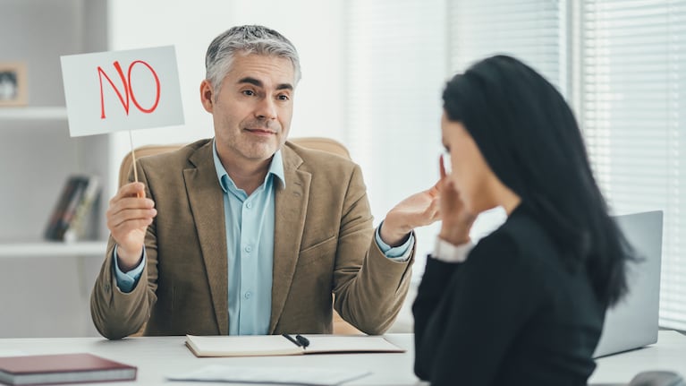 Un entorno laboral hostil puede generar insomnio y ansiedad.  (Foto: Adobe Stock).